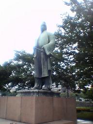 ���m�e��